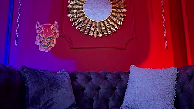 Snapshot of Julieta_Russell chatting on 09.17.25 Julieta Russell online show from 09.17.25