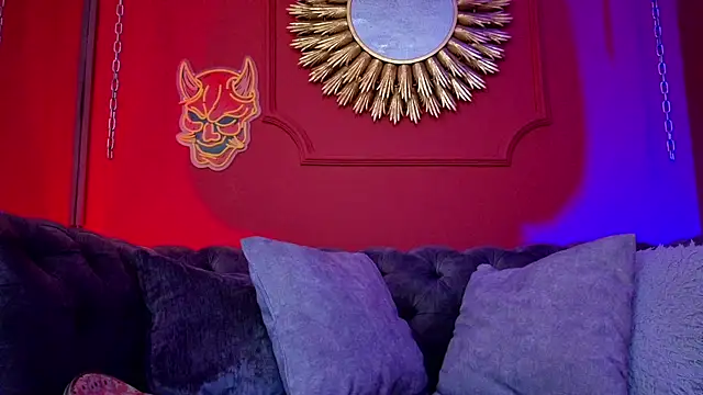 Snapshot of Julieta_Russell chatting on 09.19.25 Julieta Russell online show from 09.19.25