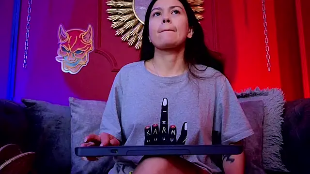 Snapshot of Julieta_Russell chatting on 09.22.25 Julieta Russell online show from 09.22.25