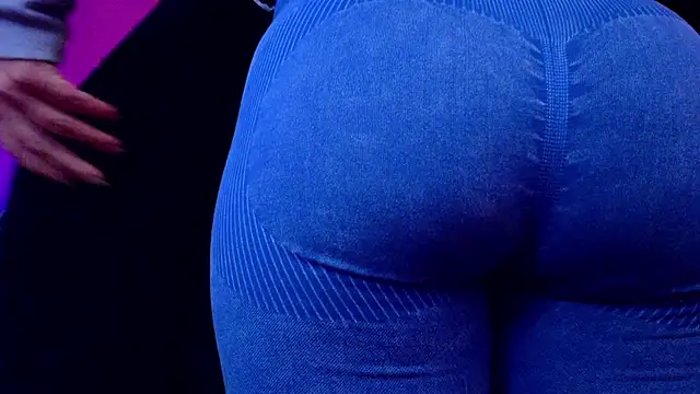 Snapshot of Julieta_Russell chatting on 09.23.25 Julieta Russell online show from 09.23.25