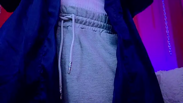 Snapshot of Julieta_Russell chatting on 09.26.25 Julieta Russell online show from 09.26.25