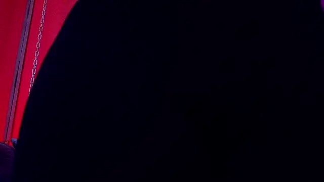 Snapshot of Julieta_Russell chatting on 10.04.25 Julieta Russell online show from 10.04.25