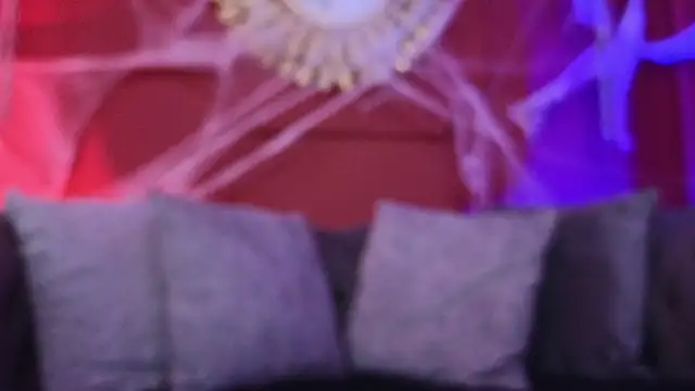 Snapshot of Julieta_Russell chatting on 10.20.25 Julieta Russell online show from 10.20.25