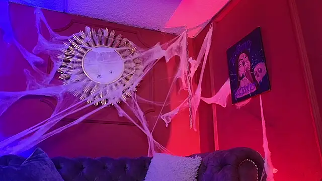 Snapshot of Julieta_Russell chatting on 10.22.25 Julieta Russell online show from 10.22.25