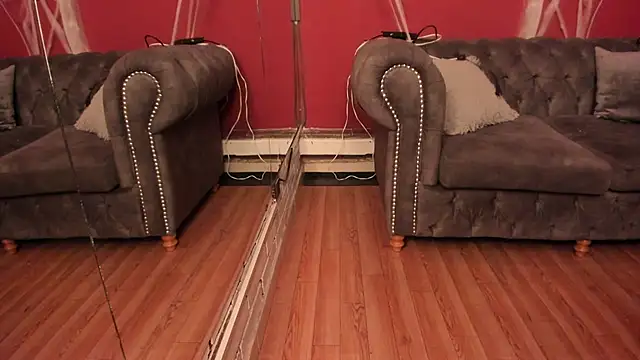 Snapshot of Julieta_Russell chatting on 10.30.25 Julieta Russell online show from 10.30.25