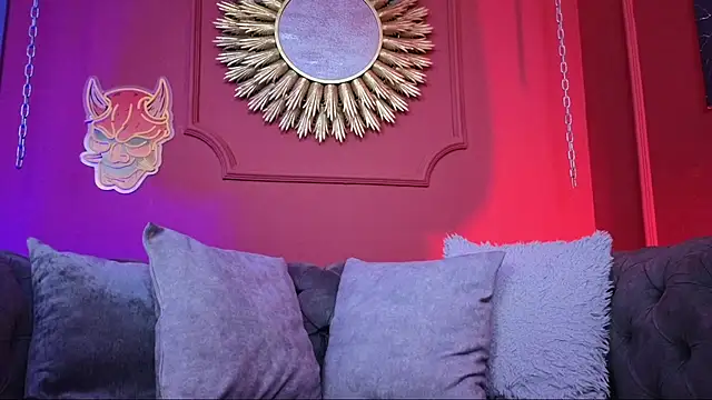 Snapshot of Julieta_Russell chatting on 11.07.25 Julieta Russell online show from 11.07.25