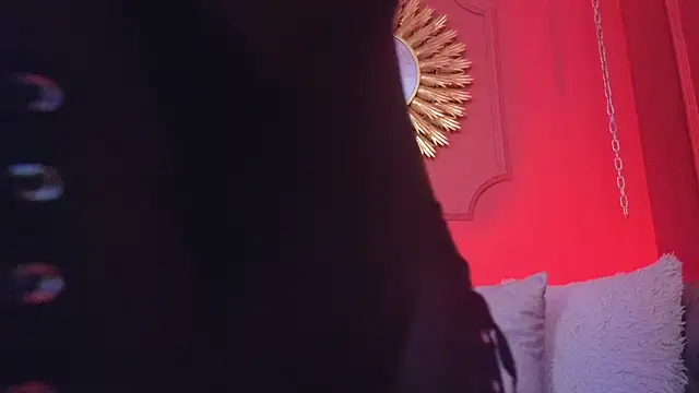 Snapshot of Julieta_Russell chatting on 11.13.25 Julieta Russell online show from 11.13.25