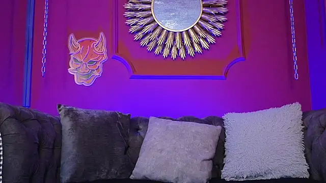 Snapshot of Julieta_Russell chatting on 12.14.25 Julieta Russell online show from 12.14.25