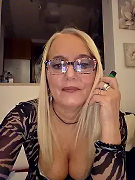 Snapshot of kikkastar chatting on 11.07.25 kikkastar online show from 11.07.25