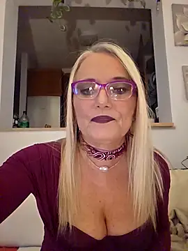 Snapshot of kikkastar chatting on 11.10.25 kikkastar online show from 11.10.25