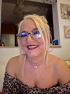 Snapshot of kikkastar chatting on 12.01.25 kikkastar online show from 12.01.25