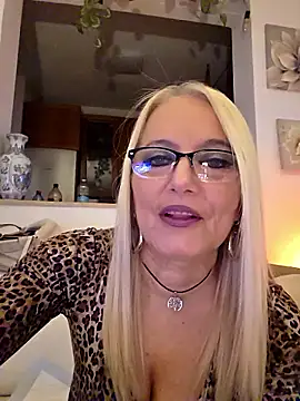 Snapshot of kikkastar chatting on 01.16.26 kikkastar online show from 01.16.26