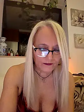 Snapshot of kikkastar chatting on 02.15.26 kikkastar online show from 02.15.26