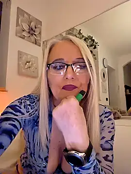 Snapshot of kikkastar chatting on 02.25.26 kikkastar online show from 02.25.26