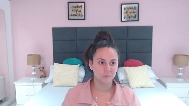 Snapshot of MadisonJenner chatting on 01.11.25 MadisonJenner online show from 01.11.25