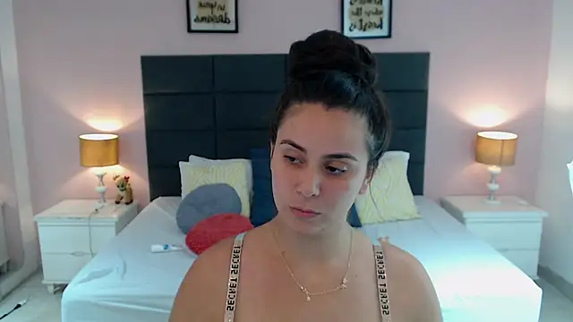 Snapshot of MadisonJenner chatting on 01.17.25 MadisonJenner online show from 01.17.25