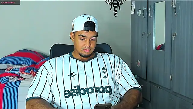 Snapshot of Big_furry_bear13 chatting on 12.29.24 Big furry bear13 online show from 12.29.24