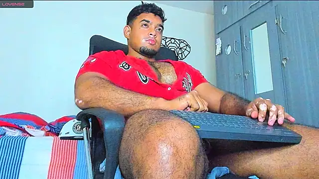 Snapshot of Big_furry_bear13 chatting on 12.29.24 Big furry bear13 online show from 12.29.24