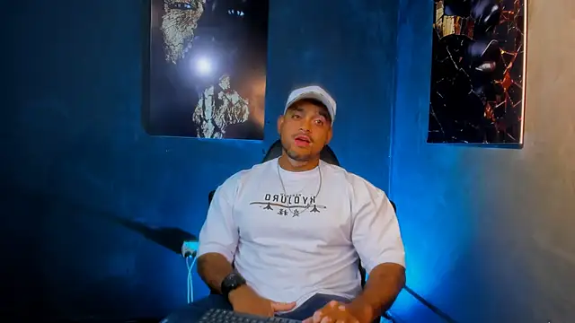 Snapshot of Big_furry_bear13 chatting on 09.17.25 Big furry bear13 online show from 09.17.25