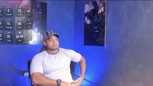 Snapshot of Big_furry_bear13 chatting on 09.25.25 Big furry bear13 online show from 09.25.25