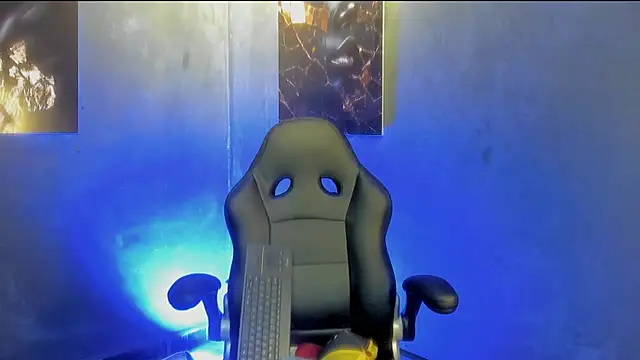 Snapshot of Big_furry_bear13 chatting on 09.30.25 Big furry bear13 online show from 09.30.25