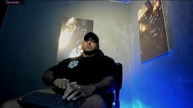 Snapshot of Big_furry_bear13 chatting on 10.03.25 Big furry bear13 online show from 10.03.25