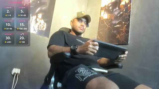 Snapshot of Big_furry_bear13 chatting on 10.06.25 Big furry bear13 online show from 10.06.25