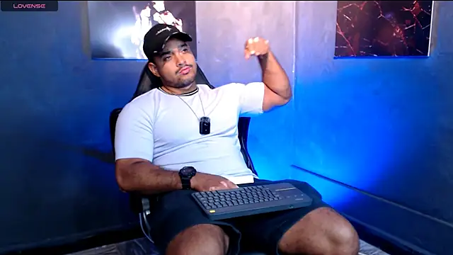 Snapshot of Big_furry_bear13 chatting on 10.08.25 Big furry bear13 online show from 10.08.25