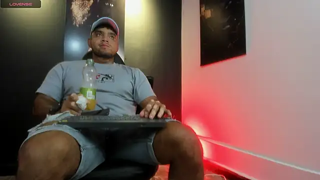 Snapshot of Big_furry_bear13 chatting on 10.11.25 Big furry bear13 online show from 10.11.25