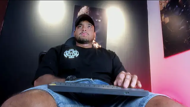 Snapshot of Big_furry_bear13 chatting on 10.19.25 Big furry bear13 online show from 10.19.25