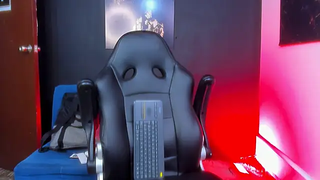 Snapshot of Big_furry_bear13 chatting on 10.31.25 Big furry bear13 online show from 10.31.25