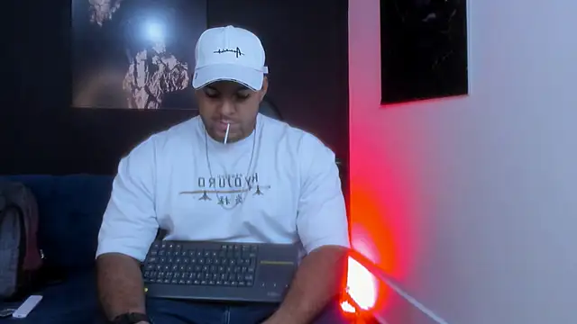 Snapshot of Big_furry_bear13 chatting on 11.01.25 Big furry bear13 online show from 11.01.25