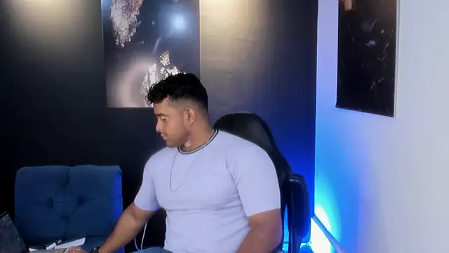 Snapshot of Big_furry_bear13 chatting on 11.02.25 Big furry bear13 online show from 11.02.25