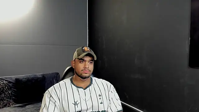 Snapshot of Big_furry_bear13 chatting on 11.08.25 Big furry bear13 online show from 11.08.25