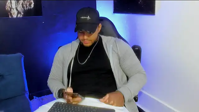 Snapshot of Big_furry_bear13 chatting on 11.13.25 Big furry bear13 online show from 11.13.25