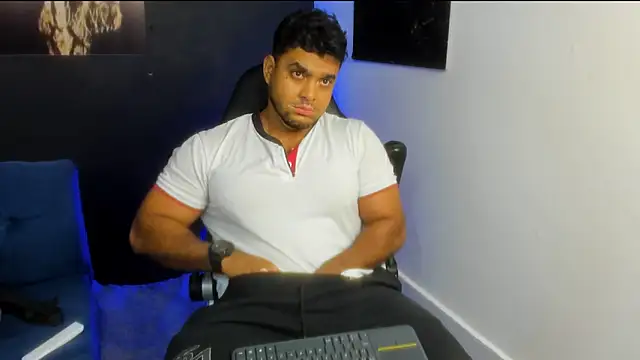 Snapshot of Big_furry_bear13 chatting on 11.22.25 Big furry bear13 online show from 11.22.25