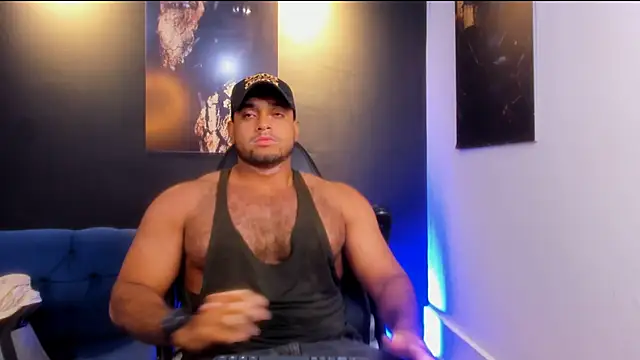 Snapshot of Big_furry_bear13 chatting on 11.23.25 Big furry bear13 online show from 11.23.25