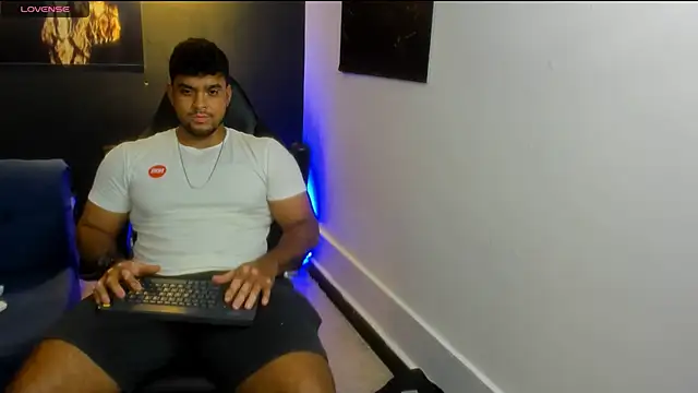 Snapshot of Big_furry_bear13 chatting on 11.26.25 Big furry bear13 online show from 11.26.25