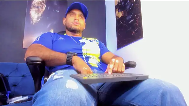 Snapshot of Big_furry_bear13 chatting on 11.27.25 Big furry bear13 online show from 11.27.25