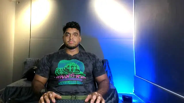 Snapshot of Big_furry_bear13 chatting on 12.14.25 Big furry bear13 online show from 12.14.25