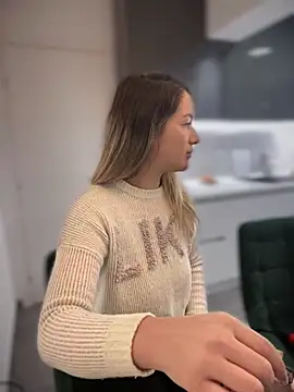 Snapshot of HotXMom chatting on 02.03.25 HotXMom online show from 02.03.25