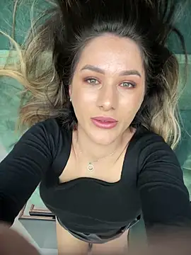 Snapshot of HotXMom chatting on 02.07.25 HotXMom online show from 02.07.25