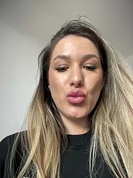 Snapshot of HotXMom chatting on 02.25.25 HotXMom online show from 02.25.25