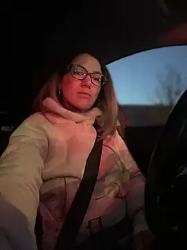 Snapshot of HotXMom chatting on 03.07.25 HotXMom online show from 03.07.25