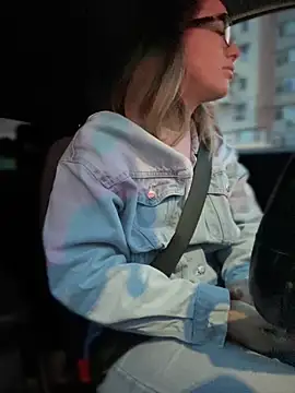 Snapshot of HotXMom chatting on 03.10.25 HotXMom online show from 03.10.25