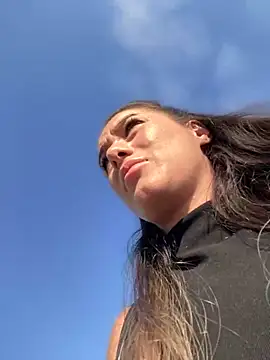 Snapshot of HotXMom chatting on 09.10.25 HotXMom online show from 09.10.25