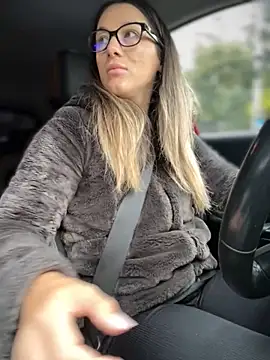 Snapshot of HotXMom chatting on 10.06.25 HotXMom online show from 10.06.25