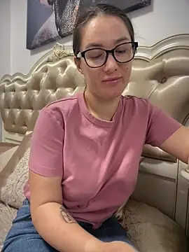 HotXMom online show from 06.04.26