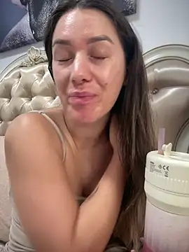 HotXMom online show from 06.10.26
