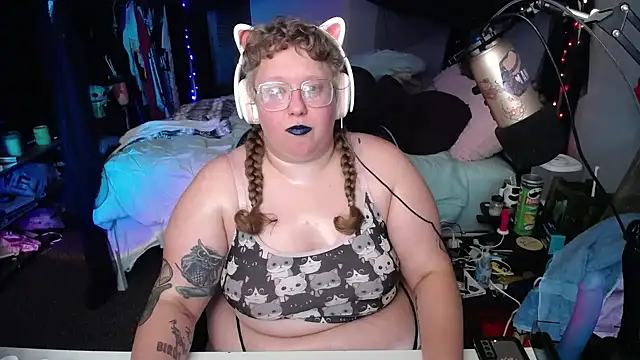 Snapshot of FatVeronica chatting on 01.11.25 FatVeronica online show from 01.11.25